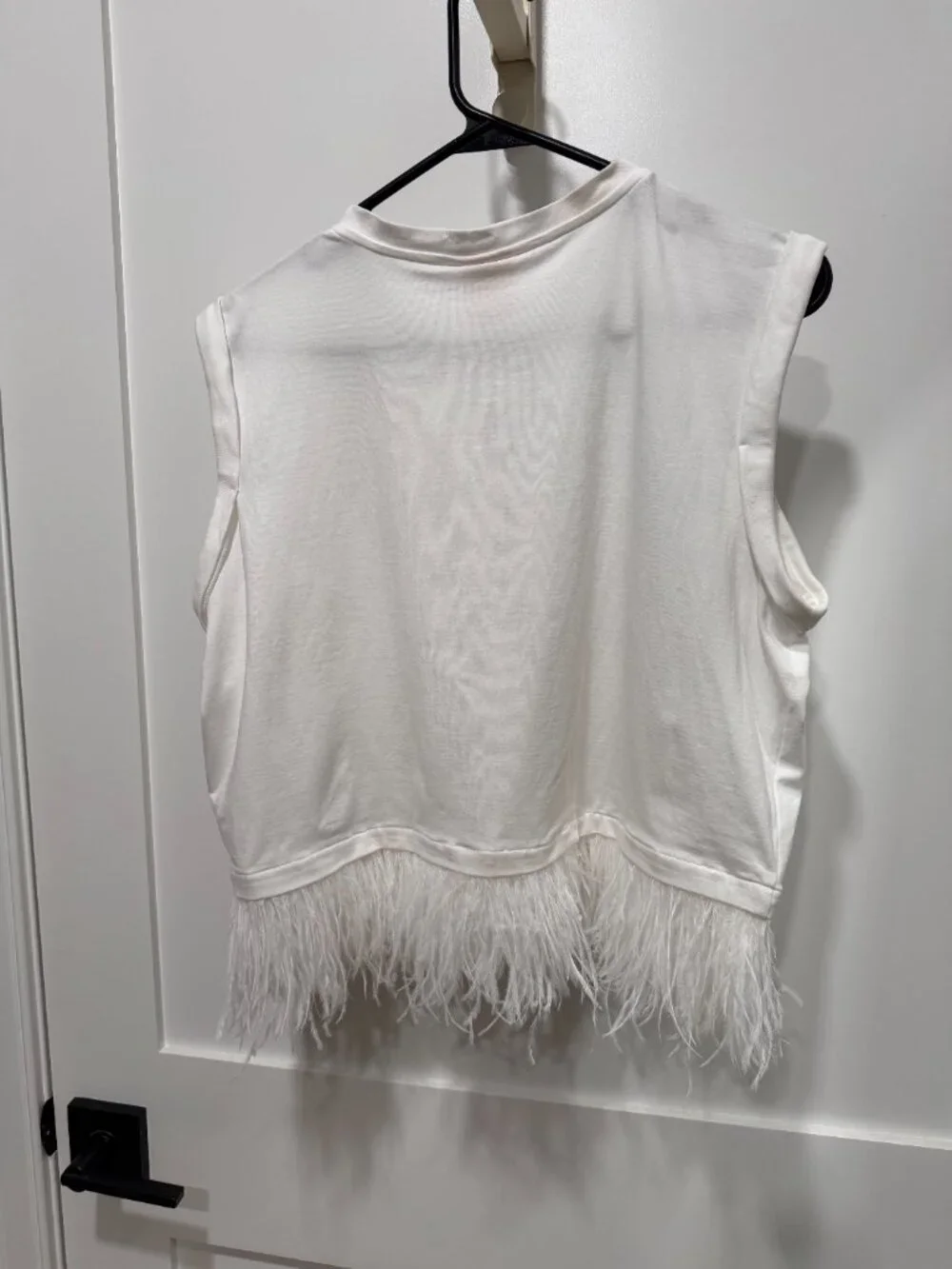 Cinq à Sept Feather-Trimmed Stretch-Cotton Crop T-Shirt - Picture 4 of 10